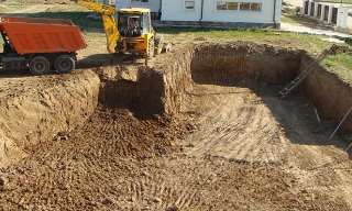 Рытье котлованов под фундамент в Северодвинске – цена от 2593 руб. за м3 | 2Землекопа-Свр
